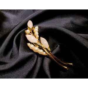 Rare Find Vintage TRIFARI Signed Pink White Flowers Bouquet Gold Tone Brooch